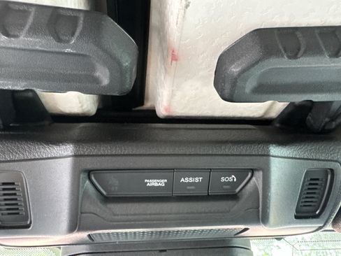 Used 2025 Jeep Wrangler Sahara image 25