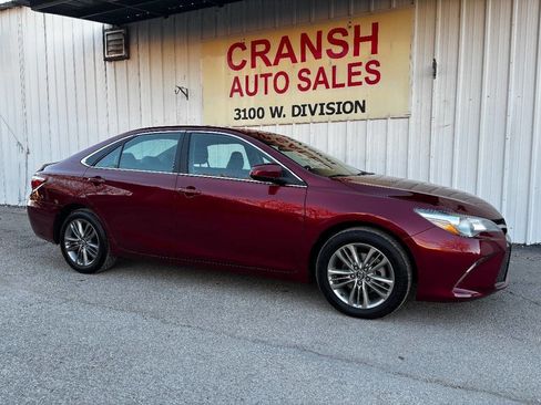 Used 2017 Toyota Camry SE image 3