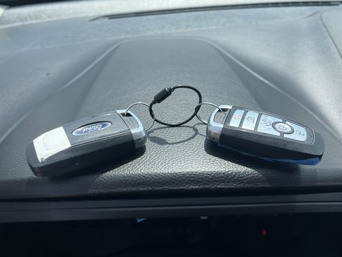 Used 2024 Ford Edge SEL w/ Convenience Package AWD/4WD image 9