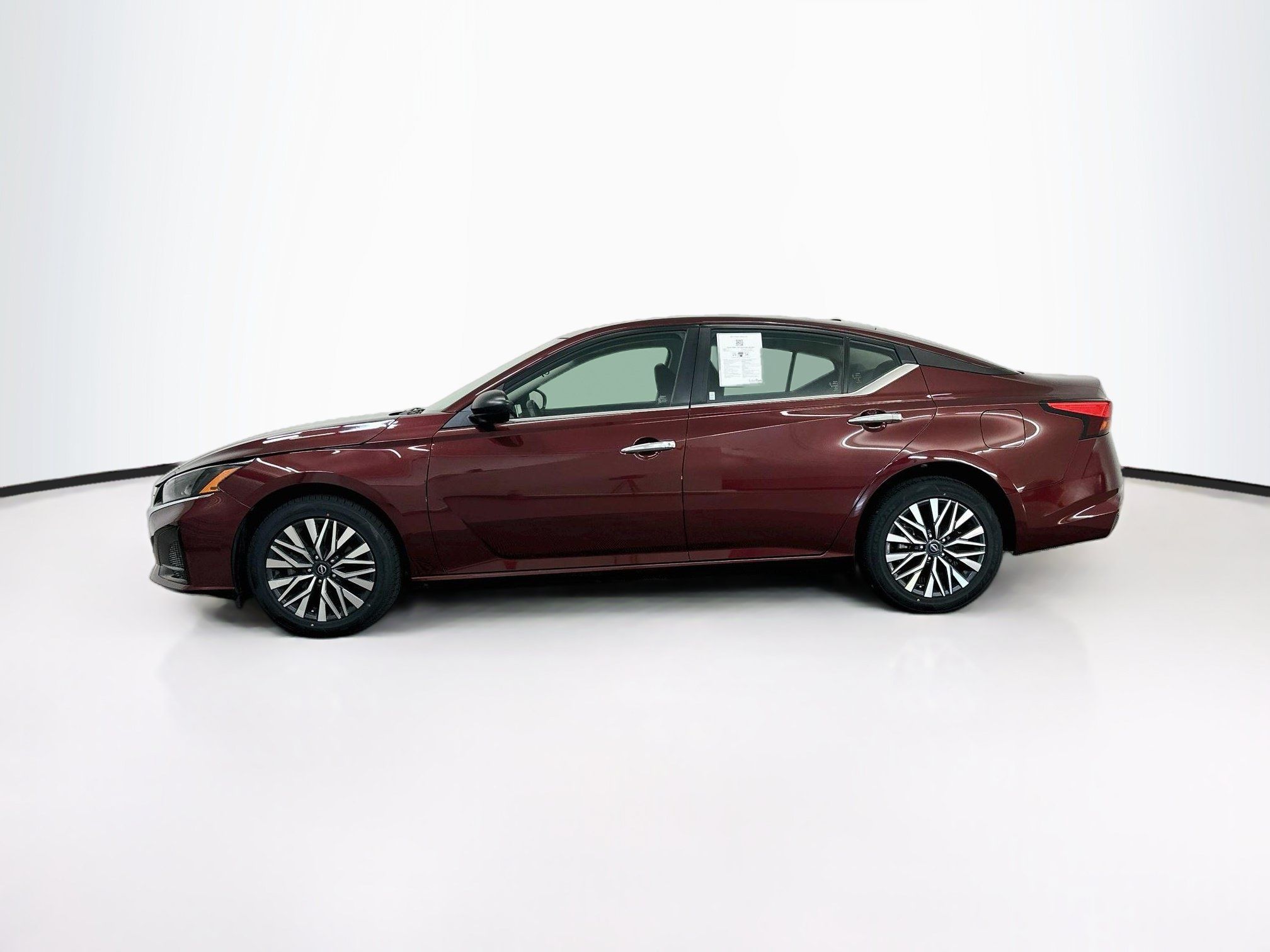 Used 2025 Nissan Altima 2.5 SV AWD/4WD image 4