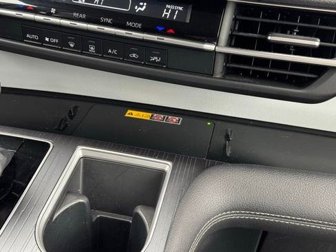 Certified 2025 Toyota Sienna LE image 18