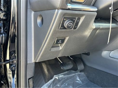 New 2025 Ford Expedition Tremor image 33