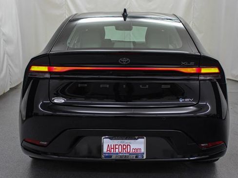 Used 2024 Toyota Prius XLE FWD image 8