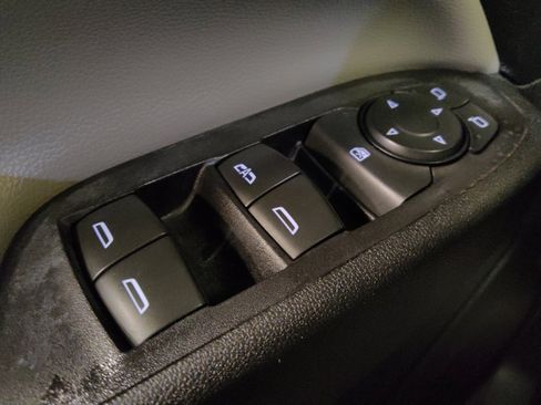 Used 2018 Chevrolet Equinox LT AWD/4WD image 27