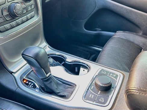 Used 2018 Jeep Grand Cherokee Overland AWD/4WD image 29