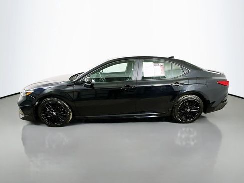 Used 2025 Toyota Camry SE image 5