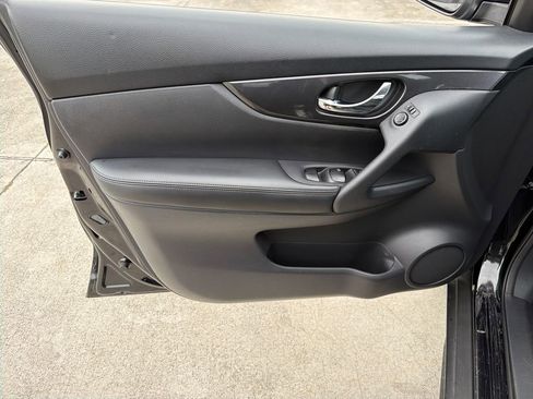 Used 2017 Nissan Rogue S FWD image 19