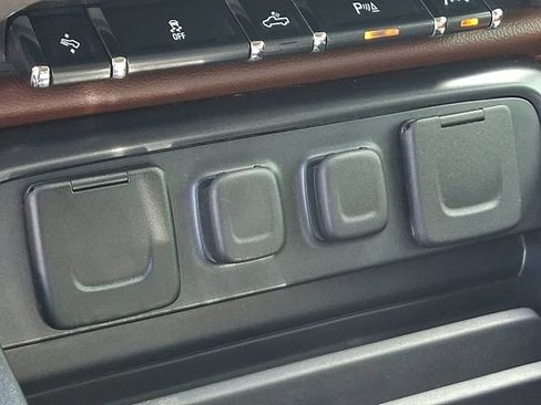 Used 2017 Chevrolet Silverado 1500 High Country AWD/4WD image 18