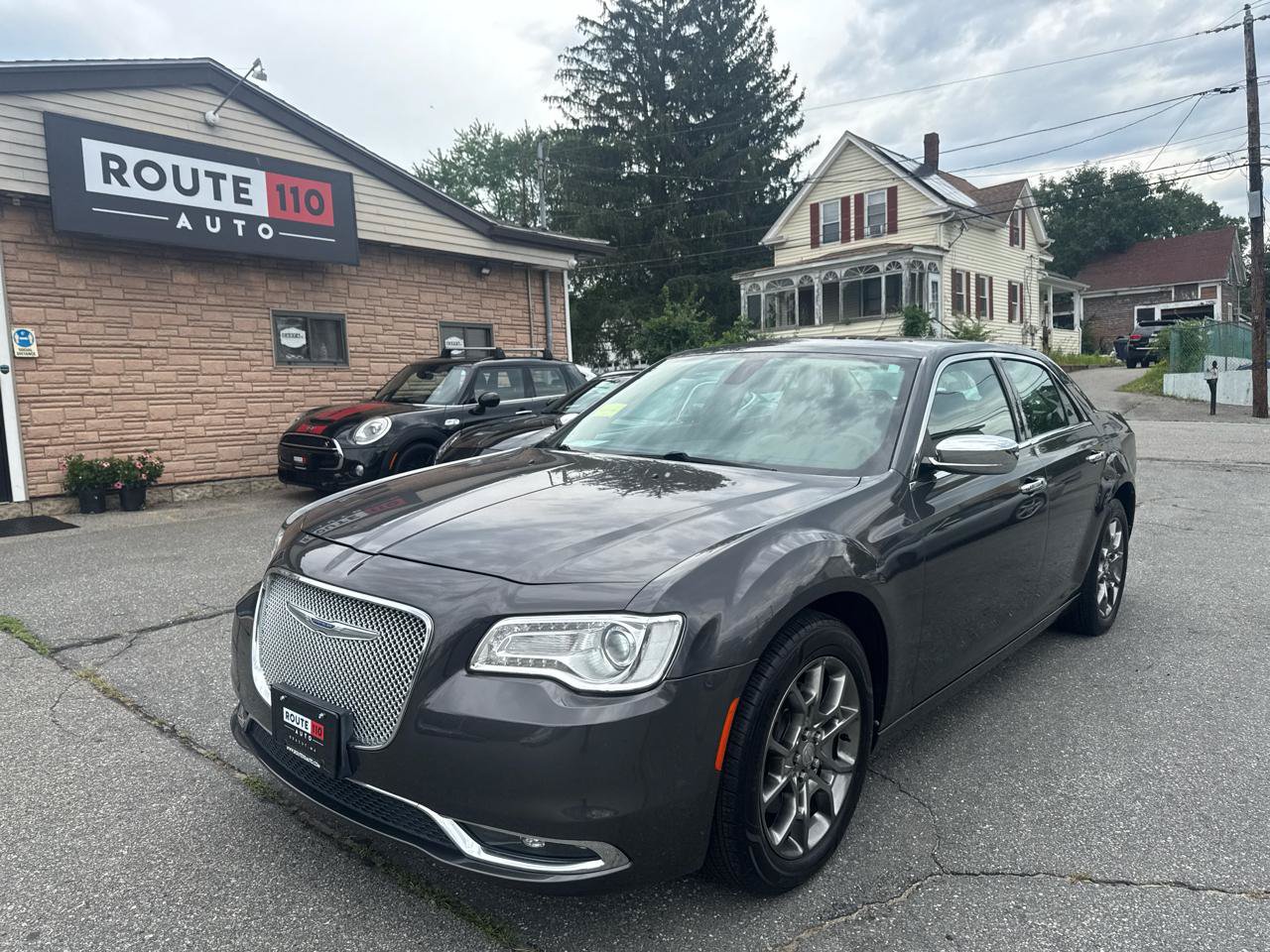 Used 2019 Chrysler 300 Limited AWD/4WD image 2