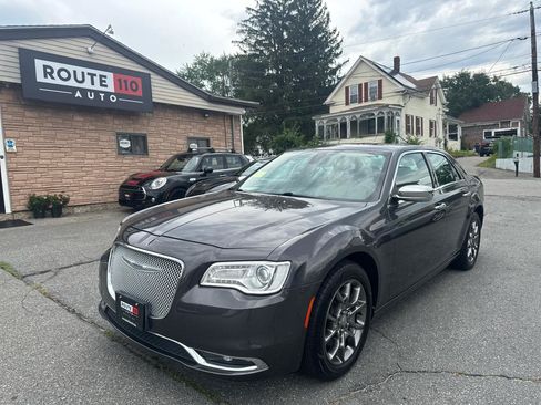 Used 2019 Chrysler 300 Limited AWD/4WD image 2
