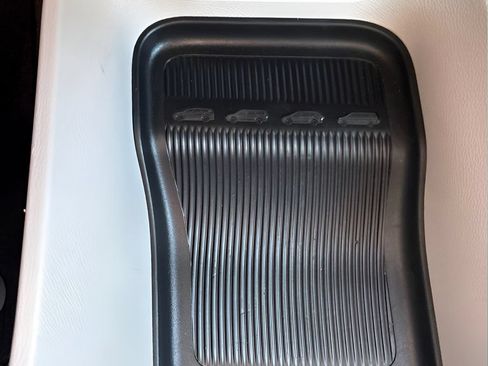 Used 2023 Chrysler Pacifica Touring-L FWD image 29