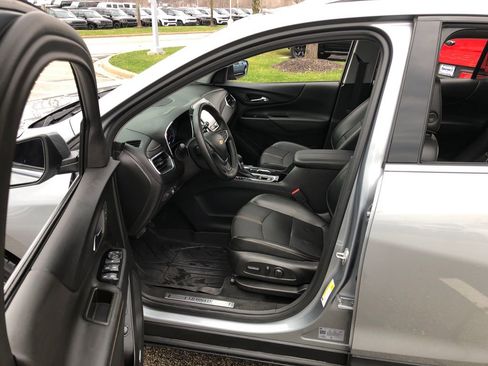 Used 2023 Chevrolet Equinox Premier image 19