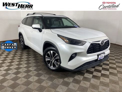 Used 2023 Toyota Highlander XLE image 1