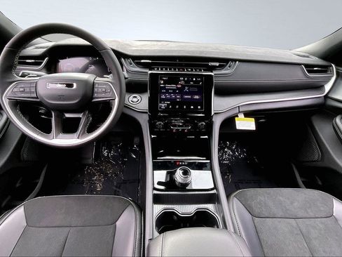 New 2025 Jeep Grand Cherokee Altitude AWD/4WD image 5