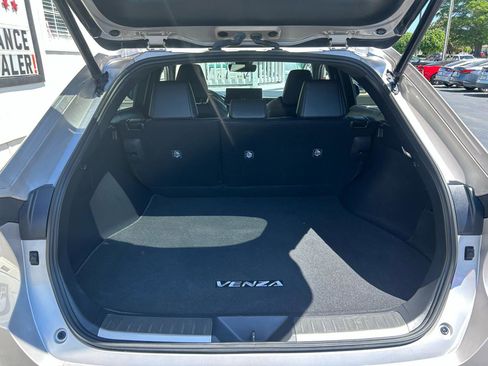 Used 2023 Toyota Venza XLE image 30