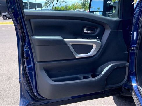Used 2020 Nissan Titan SV w/ SV Convenience Package RWD image 21