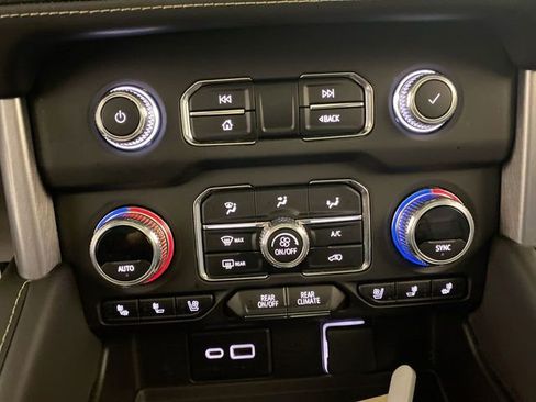 Certified 2023 GMC Yukon SLT w/ SLT Premium Package AWD/4WD image 41