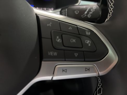 New 2026 Volkswagen Taos SE image 18