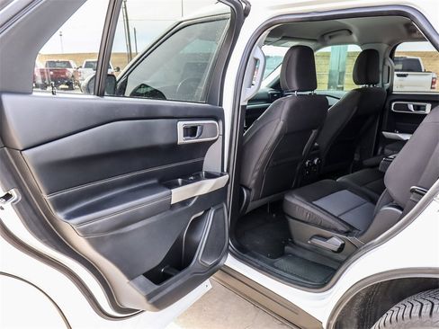 Used 2022 Ford Explorer XLT image 22