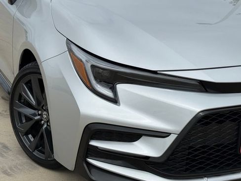 Used 2025 Toyota Corolla SE FWD image 3