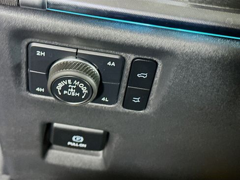 Used 2025 Ford Expedition Tremor image 17