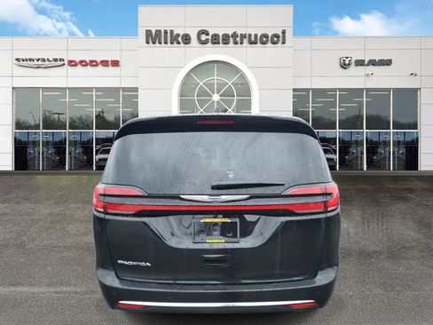 New 2026 Chrysler Pacifica Select image 4