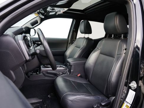 Used 2019 Toyota Tacoma TRD Off-Road image 13