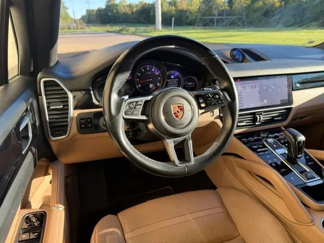 Used 2020 Porsche Cayenne AWD/4WD image 16