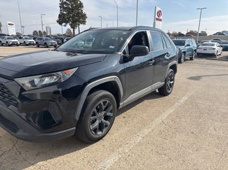 Used 2021 Toyota RAV4 LE video 1