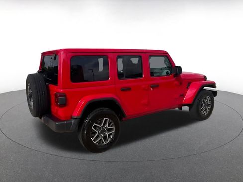 Used 2025 Jeep Wrangler Sahara image 10