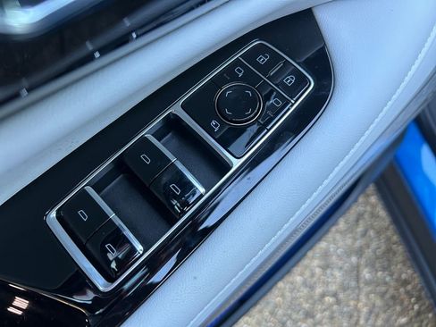 New 2026 Cadillac Optiq Luxury 1 image 23