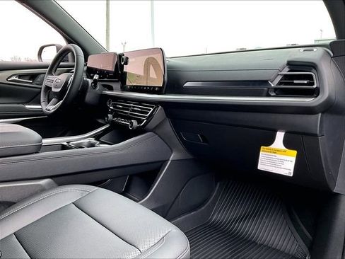 New 2026 Chevrolet Traverse LT image 9