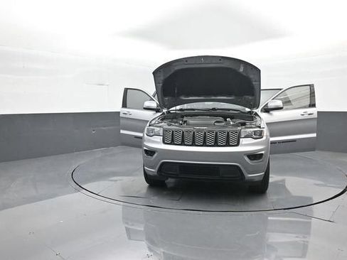 Used 2020 Jeep Grand Cherokee Altitude AWD/4WD image 45