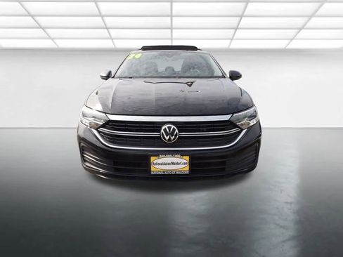 Used 2024 Volkswagen Jetta SE image 3