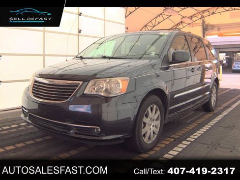Used 2014 Chrysler Town & Country Touring image 1