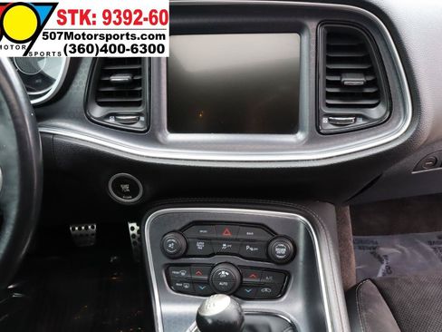 Used 2015 Dodge Challenger R/T Scat Pack w/ Leather Interior Group RWD image 18