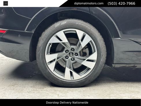Used 2021 Audi e-tron Premium w/ Convenience Plus Package image 36