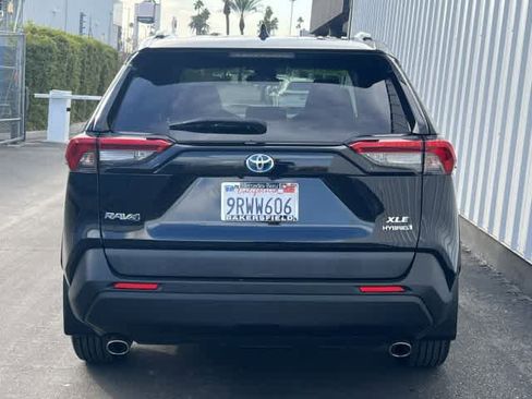 Used 2021 Toyota RAV4 XLE image 5