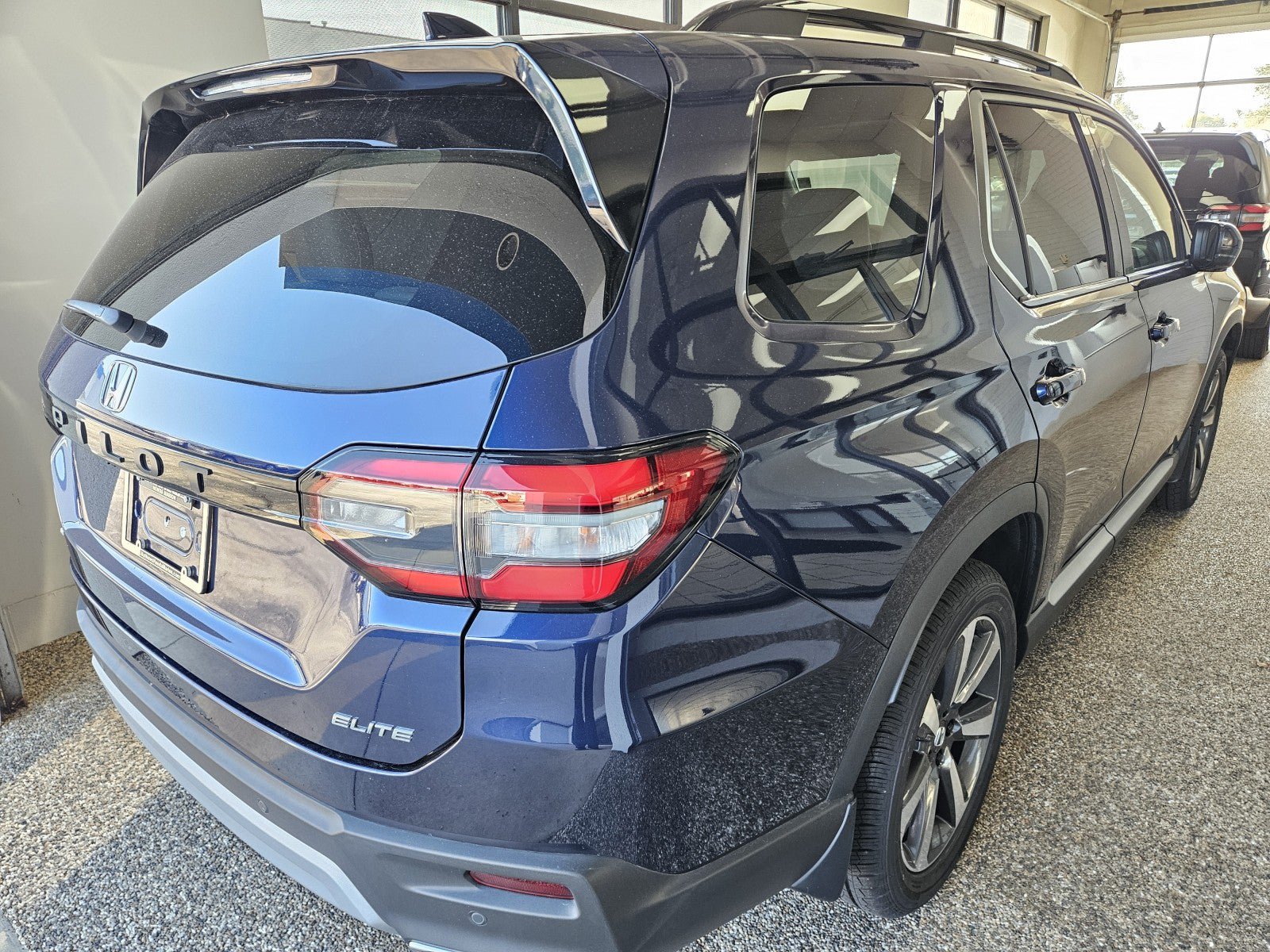 Used 2024 Honda Pilot Elite image 2