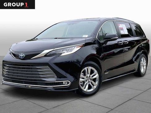 Used 2021 Toyota Sienna Limited image 1