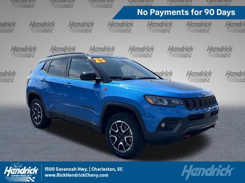Used 2025 Jeep Compass Trailhawk w/ Trailer Tow Group AWD/4WD image 1