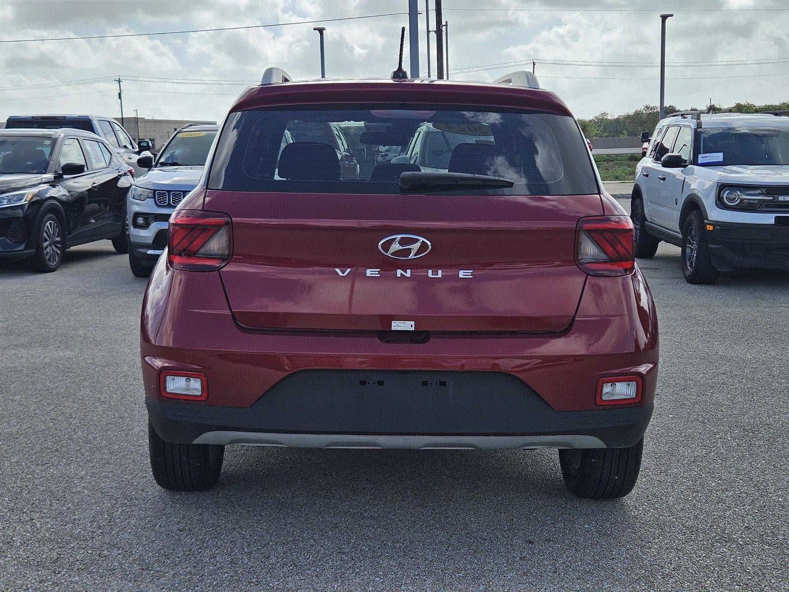 Used 2024 Hyundai Venue SEL FWD image 9