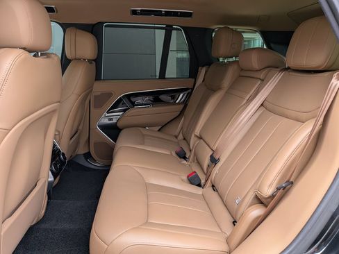 Certified 2025 Land Rover Range Rover SE AWD/4WD image 17