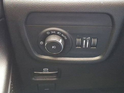 Used 2022 Jeep Grand Cherokee Trailhawk AWD/4WD image 30