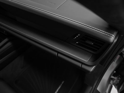 Certified 2025 Porsche 911 Carrera GTS RWD image 37