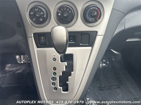 Used 2010 Toyota Matrix S image 21