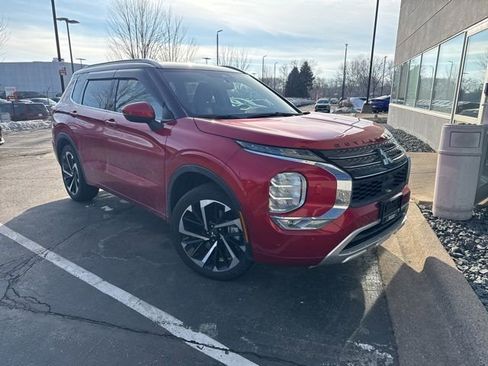 Used 2024 Mitsubishi Outlander SEL image 3