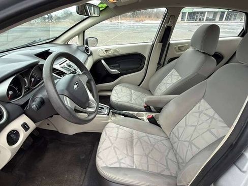 Used 2012 Ford Fiesta SE w/ Winter Pkg image 11