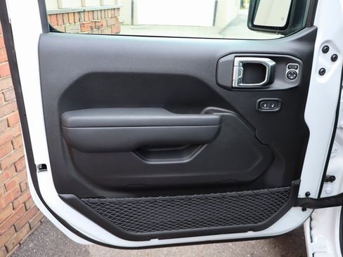 New 2025 Jeep Gladiator Sport image 9