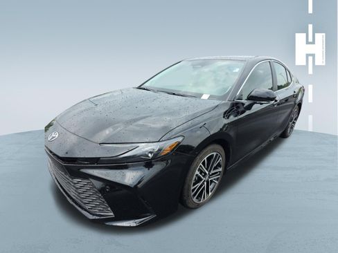 Used 2026 Toyota Camry XLE w/ Premium Plus Package FWD image 1